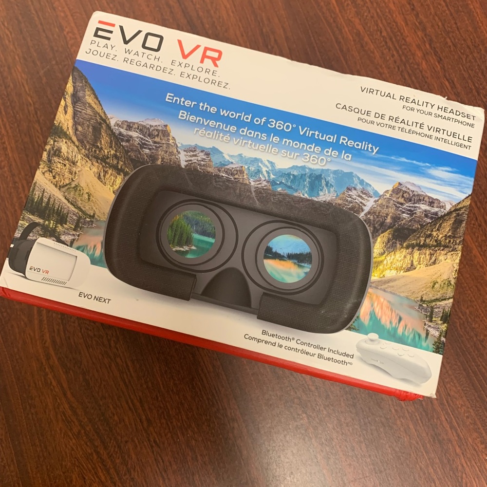 NWT virtual reality headset for smartphone